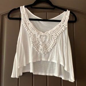 💫CLOSING SALE💫Lf white crop top